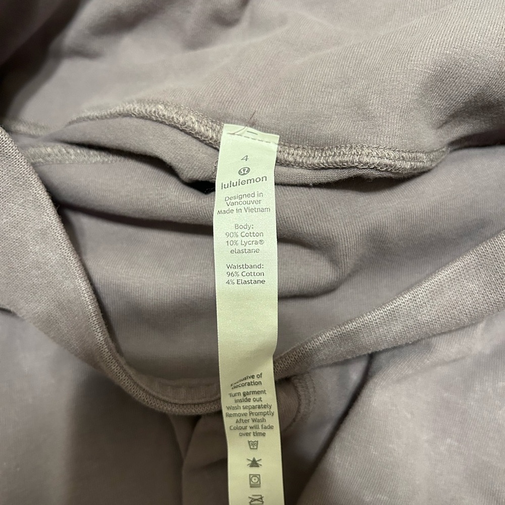 Lululemon leggings size 4- worn once not the right size for me